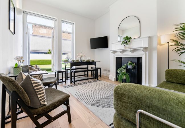 Apartment in London - Royal Oak I - 2 Bedrooms + Balcony + Sofa Bed