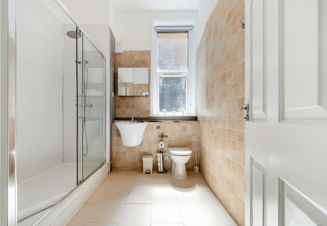 Apartment in London - Royal Oak I - 2 Bedrooms + Balcony + Sofa Bed