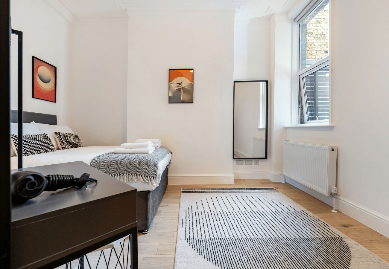 Apartment in London - Royal Oak I - 2 Bedrooms + Balcony + Sofa Bed