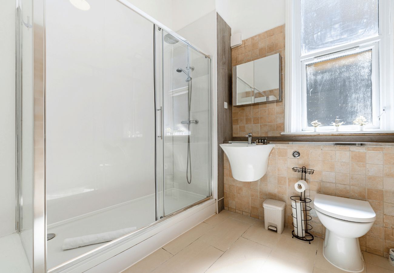 Apartment in London - Royal Oak I - 2 Bedrooms + Balcony + Sofa Bed
