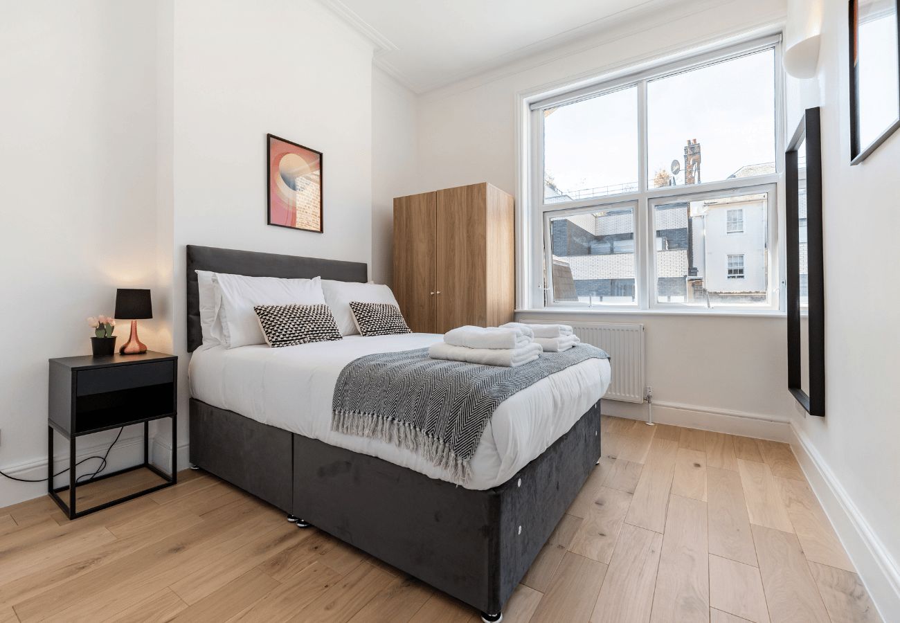 Apartment in London - Royal Oak I - 2 Bedrooms + Balcony + Sofa Bed