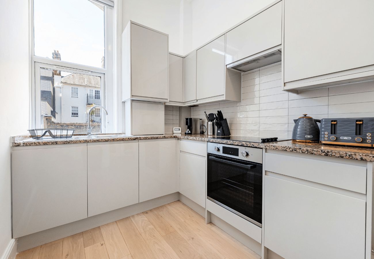 Apartment in London - Royal Oak I - 2 Bedrooms + Balcony + Sofa Bed