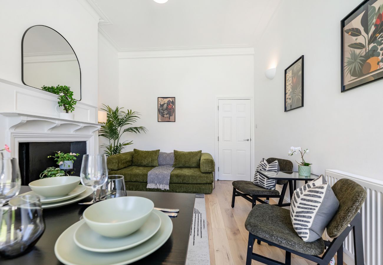Apartment in London - Royal Oak I - 2 Bedrooms + Balcony + Sofa Bed