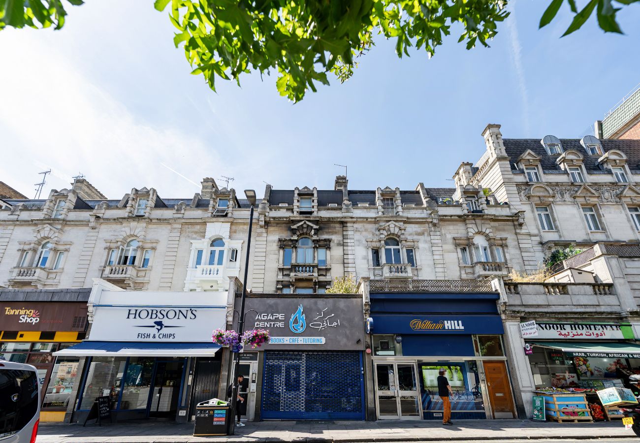 Apartment in London - Royal Oak I - 2 Bedrooms + Balcony + Sofa Bed