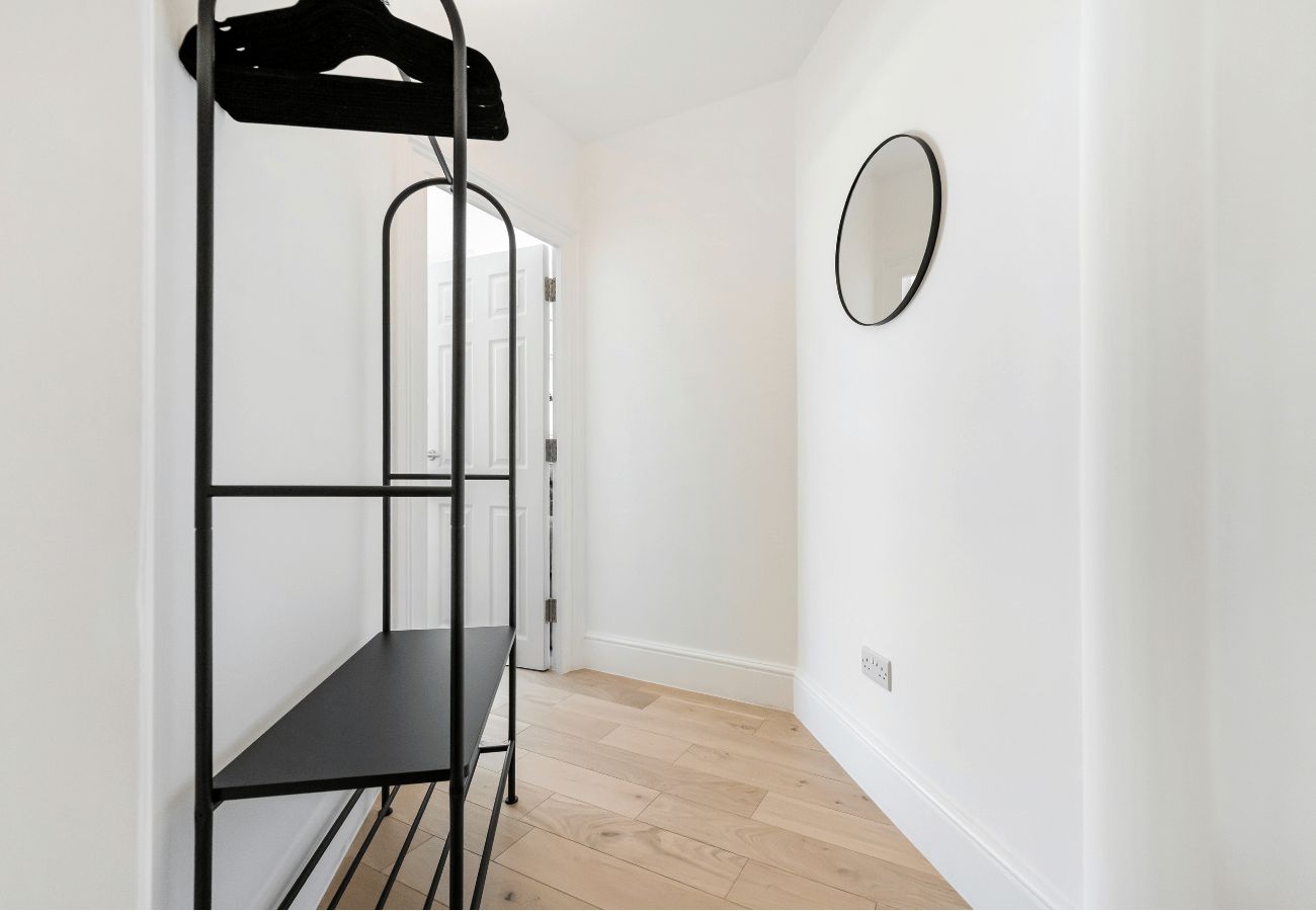 Apartment in London - Royal Oak I - 2 Bedrooms + Balcony + Sofa Bed