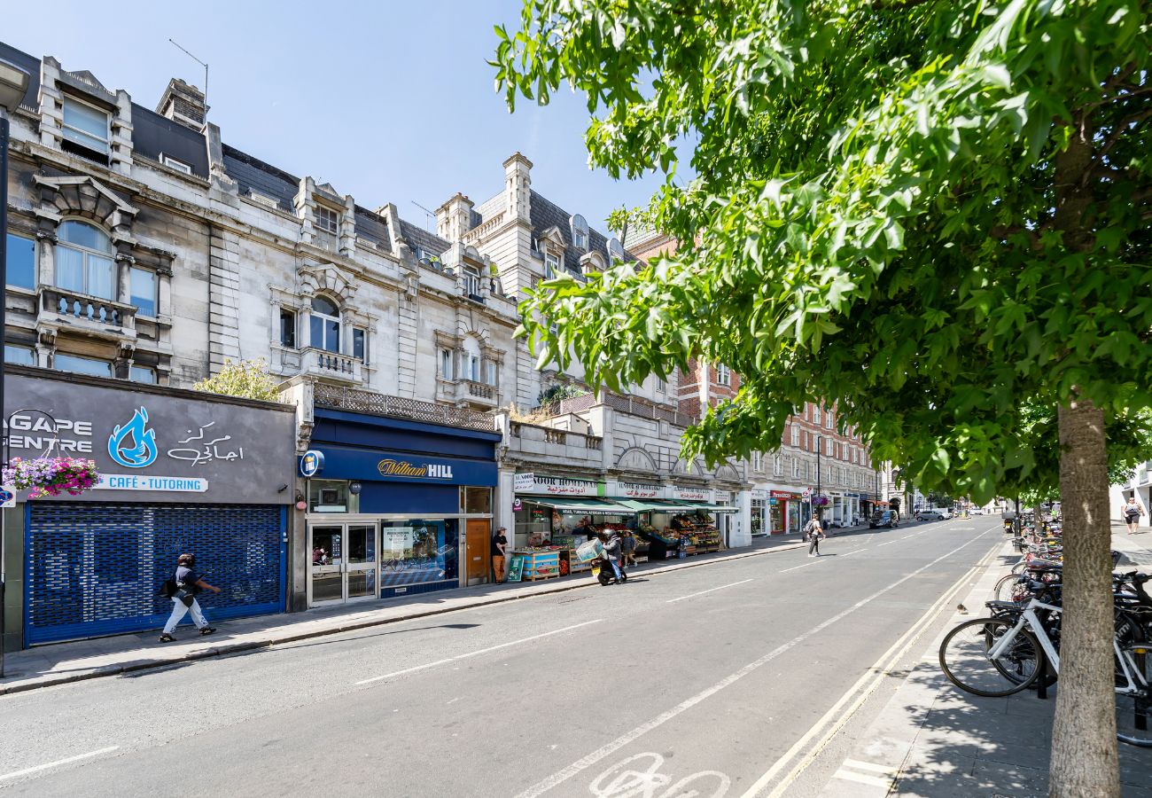 Apartment in London - Royal Oak I - 2 Bedrooms + Balcony + Sofa Bed