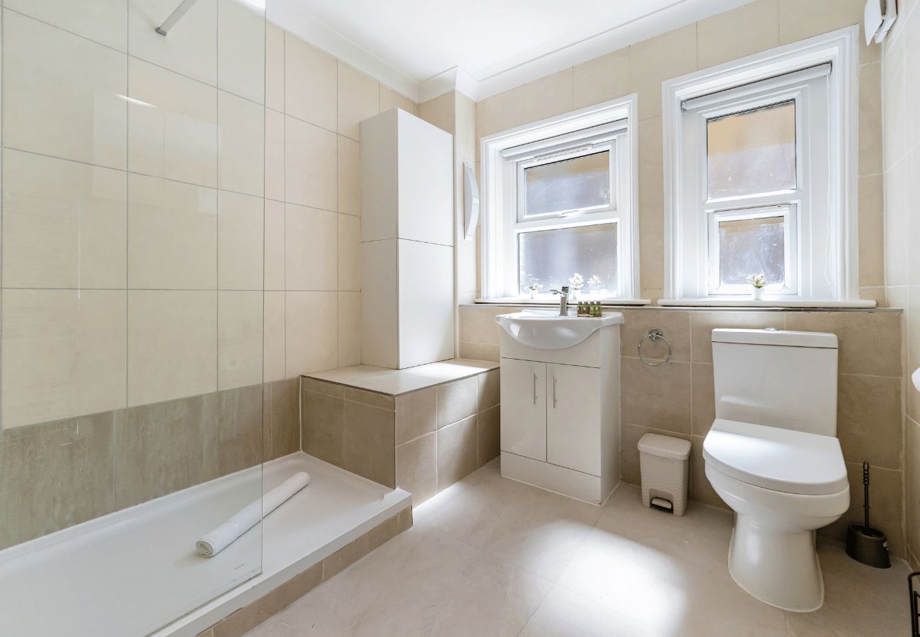 Apartment in London - Royal Oak II - 2 Bedrooms + Sofa Bed
