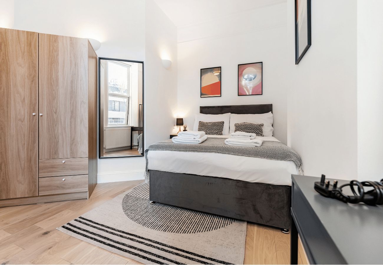 Apartment in London - Royal Oak II - 2 Bedrooms + Sofa Bed