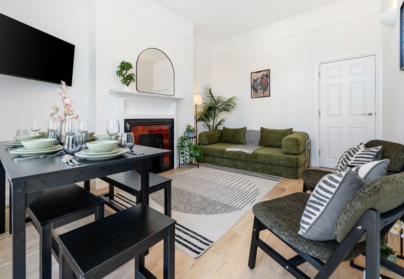 Apartment in London - Royal Oak II - 2 Bedrooms + Sofa Bed